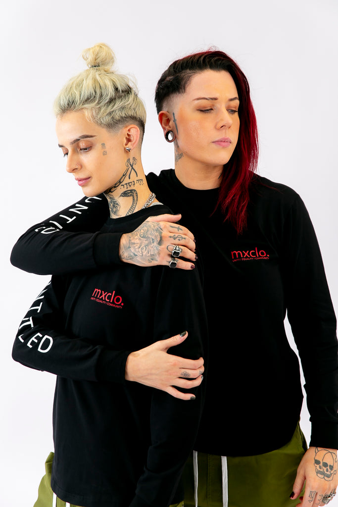 ◆MUCENT◆ Signature round back logo long sleeve black white MUCENT - MUCENT SIGNATURE BACK LOGO LOOSE FIT T MUCENT